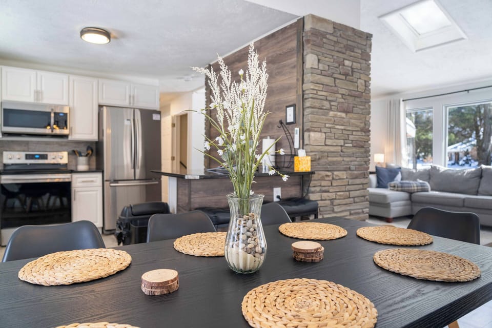 Dining area with seating for 8.