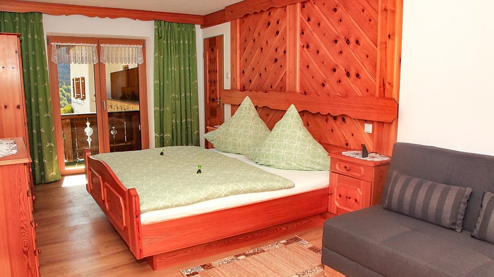 Ferienwohnung Hochkalter, Dusche/wc, 57 qm, TV, Balkon, Obergeschoss Apartment in Berchtesgadener Land