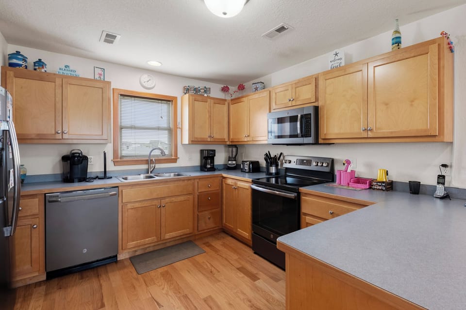 KDN1339: Flamingo Nest | Top Level Kitchen