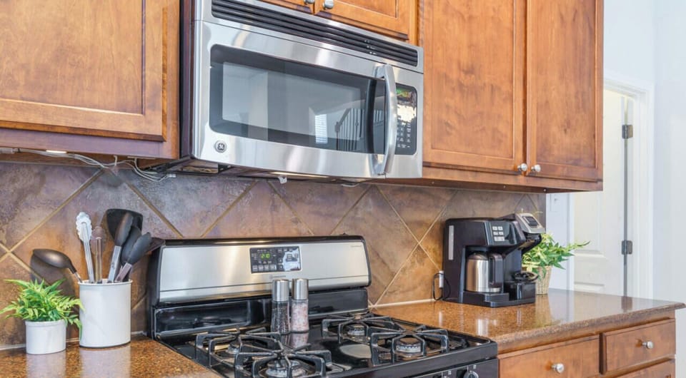 Large fully equipped kitchen with all the essential plus dishwasher