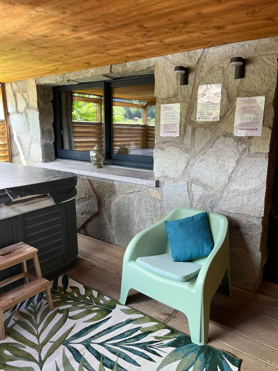SPA side of the Coup de coeur du Renard chalet