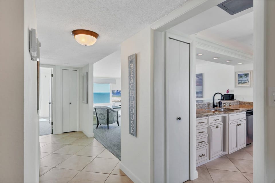 Longboat Harbour Towers 1007 By FVC