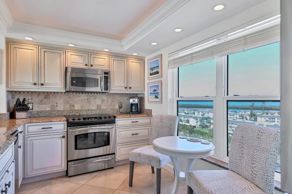 Longboat Harbour Towers 1007 By FVC - Kitchen