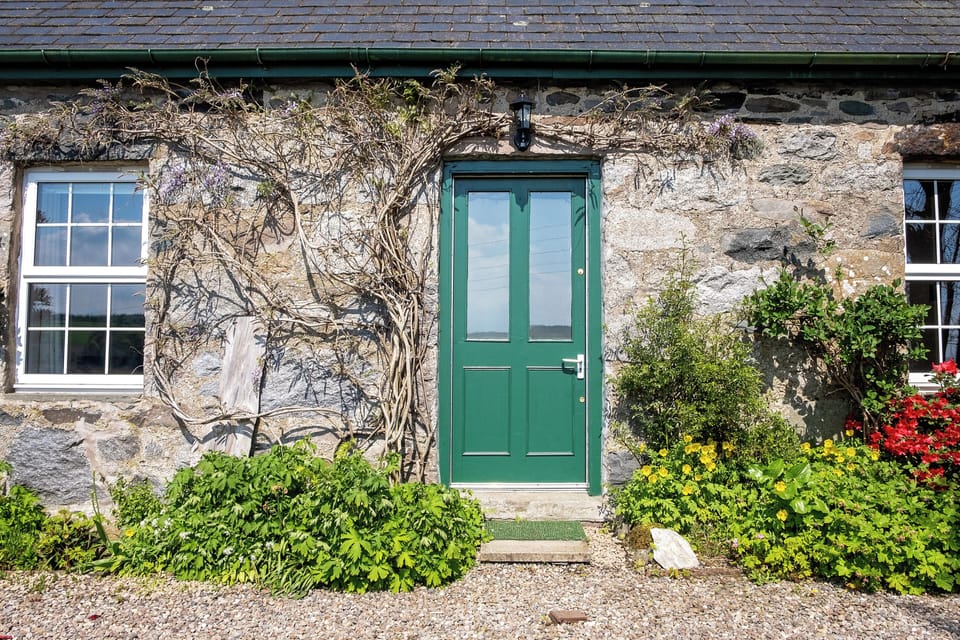 Front Door to Vestibule Hallway