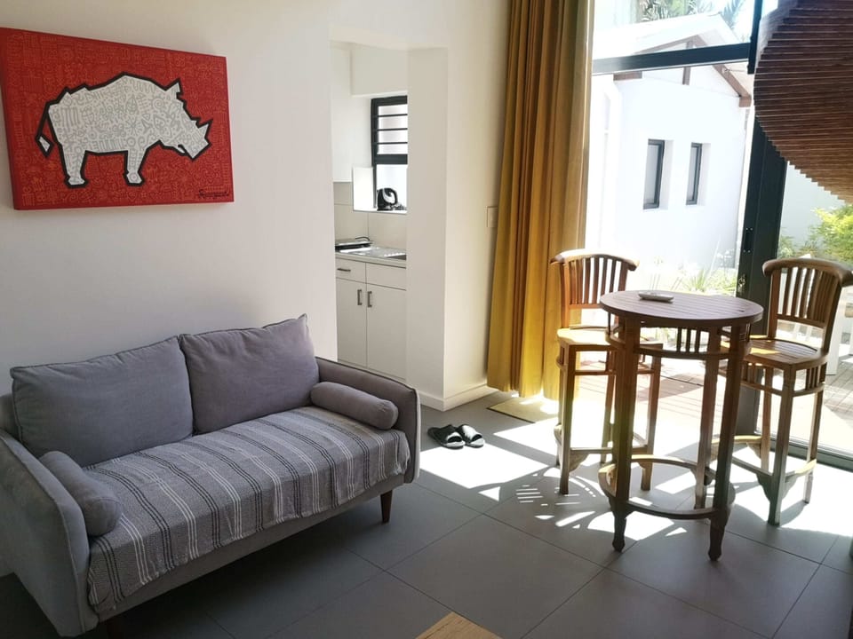 Living space to kitchen