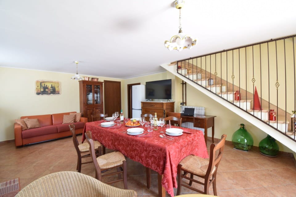 Autumn, Kitchen, Living Room, Spring, Summer