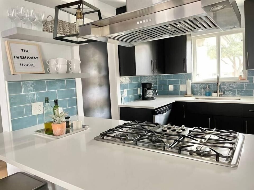 Full kitchen for whipping up a meal for your crew.