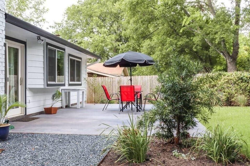 Outdoor Space for South Austin Hangs