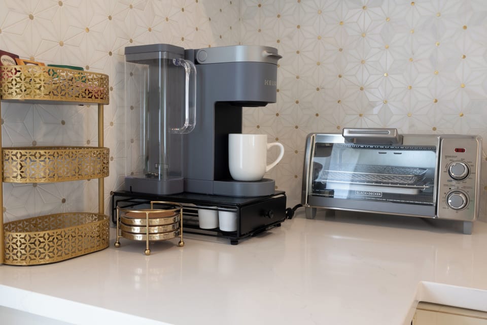 Fully-stocked coffee bar with complementary Keurig coffee, decaf, and teas