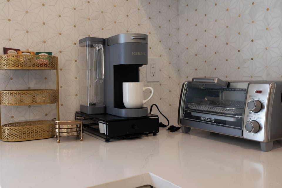 Fully-stocked coffee bar with complementary Keurig coffee, decaf, and teas