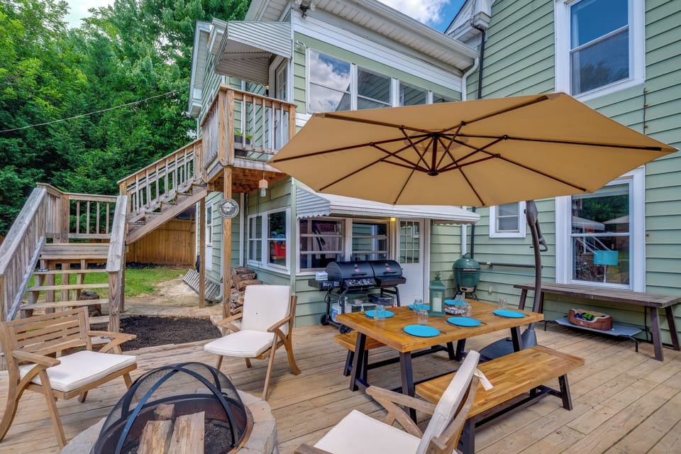 Lynchburg Vacation Rental | 4BR | 3BA | 2,450 Sq Ft | Stairs Required