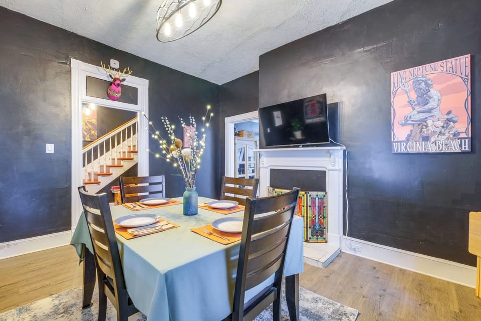 Dining Room | Dishware/Flatware Provided | Smart TV | 1st Floor