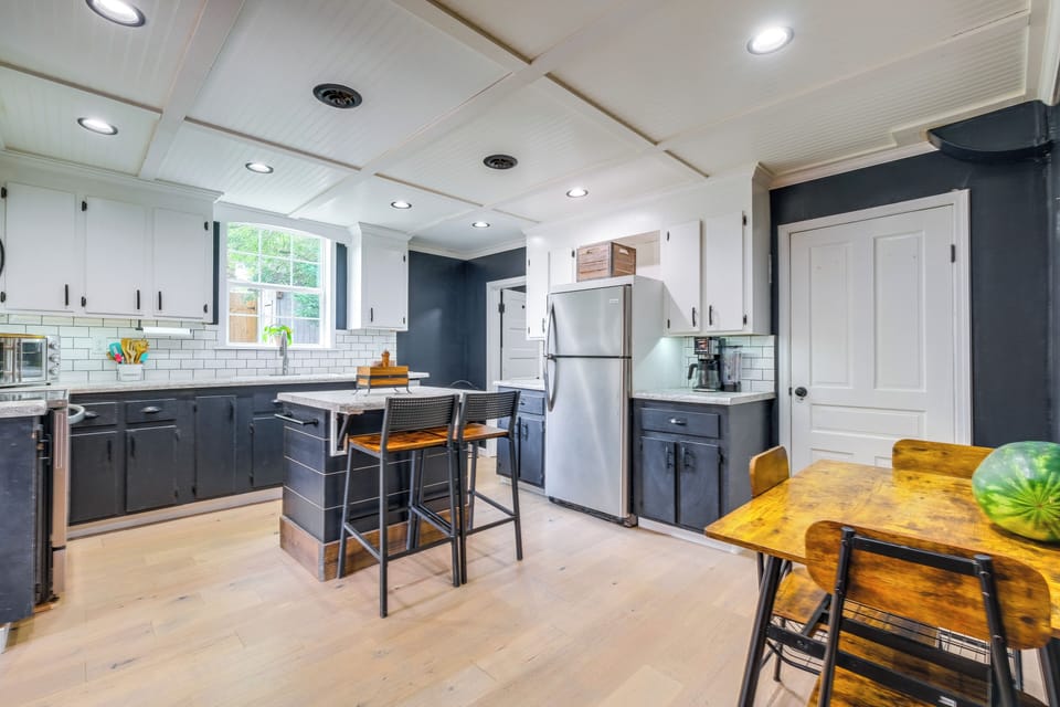 Kitchen | Dishwasher | Microwave | 1st Floor