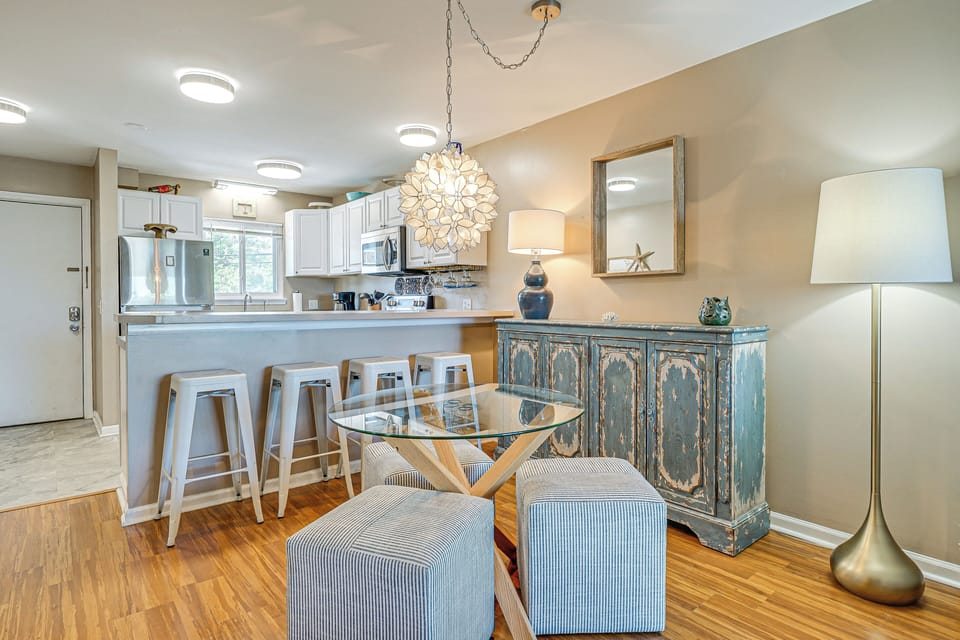 Dining Area | Dishware/Flatware