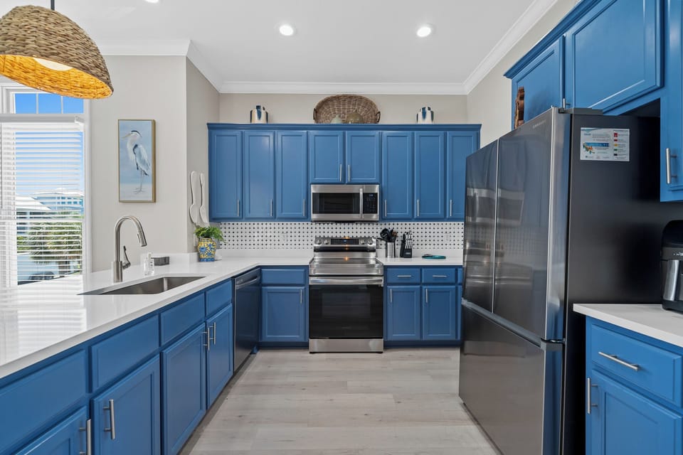 Stainless Appliances throughout