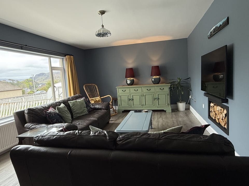 Living Room / Lounge