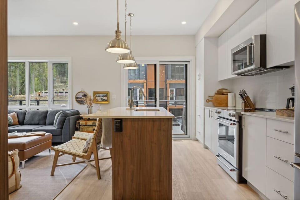 Full, luxe kitchen with access to the patio & BBQ.