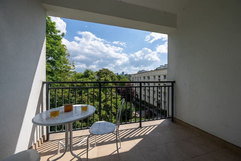 Private Balcony | Book Now with RENTUJEMY