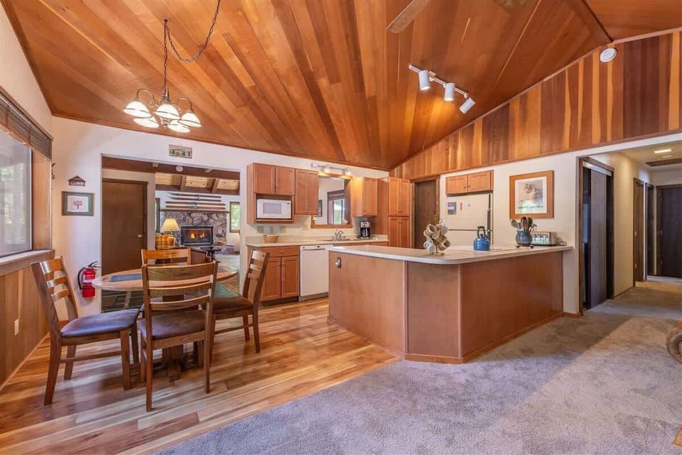 Fully Equipped Kitchen and Breakfast Table