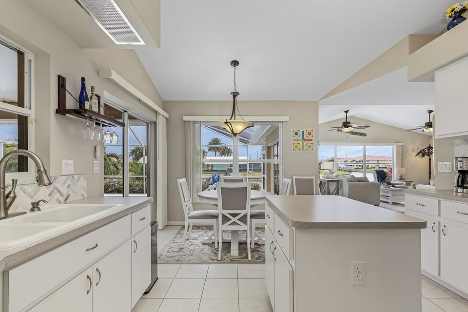 Kitchen with breakfast nook