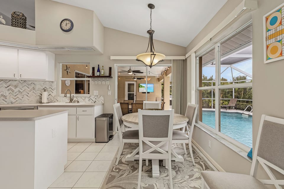 Kitchen breakfast nook