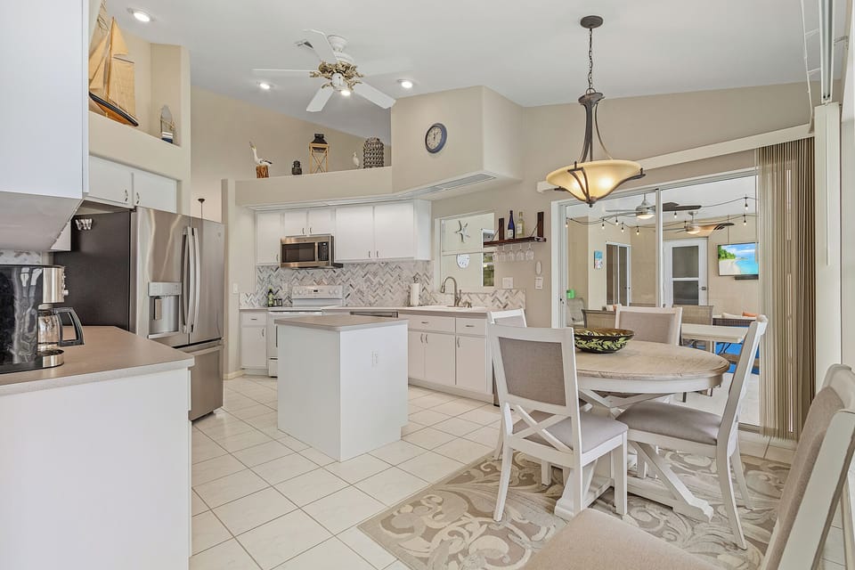Kitchen with breakfast nook
