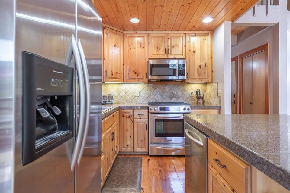 Stainless Steel Appliances and Granite Countertops