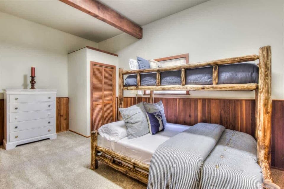 Bedroom  - Pyramid Bunk & Twin Bed