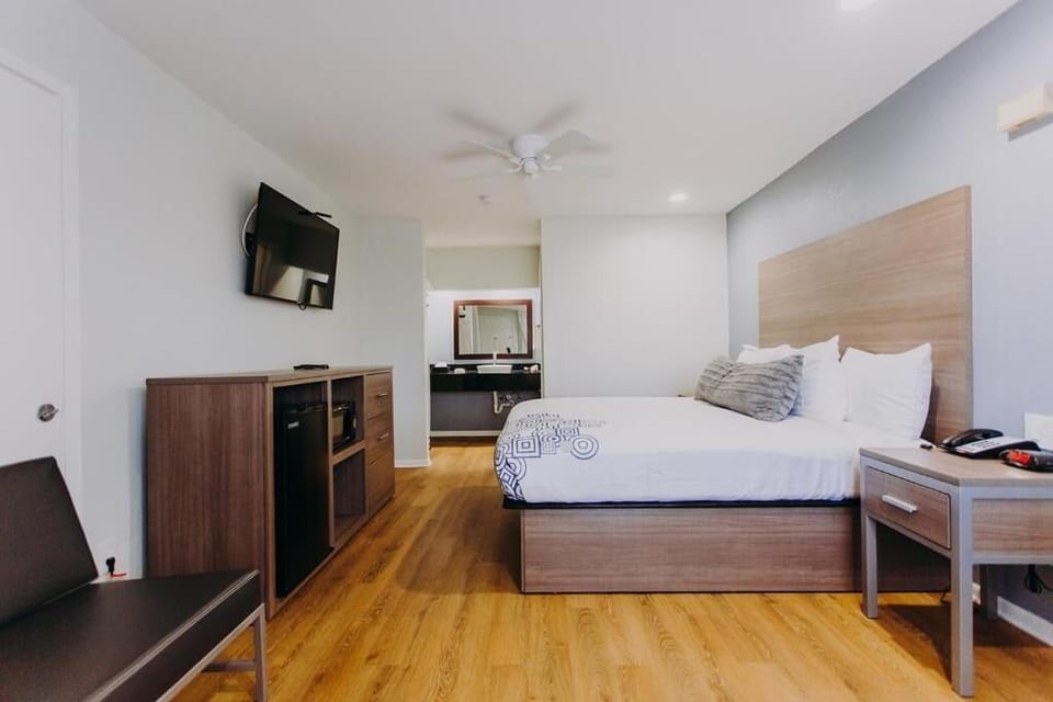Bedroom. Interior and views may vary based on location and availability.