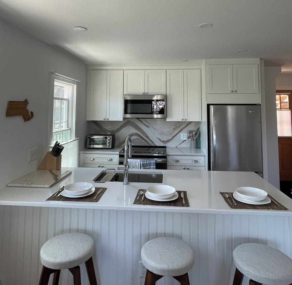 Fully equipped kitchen to cook and entertain