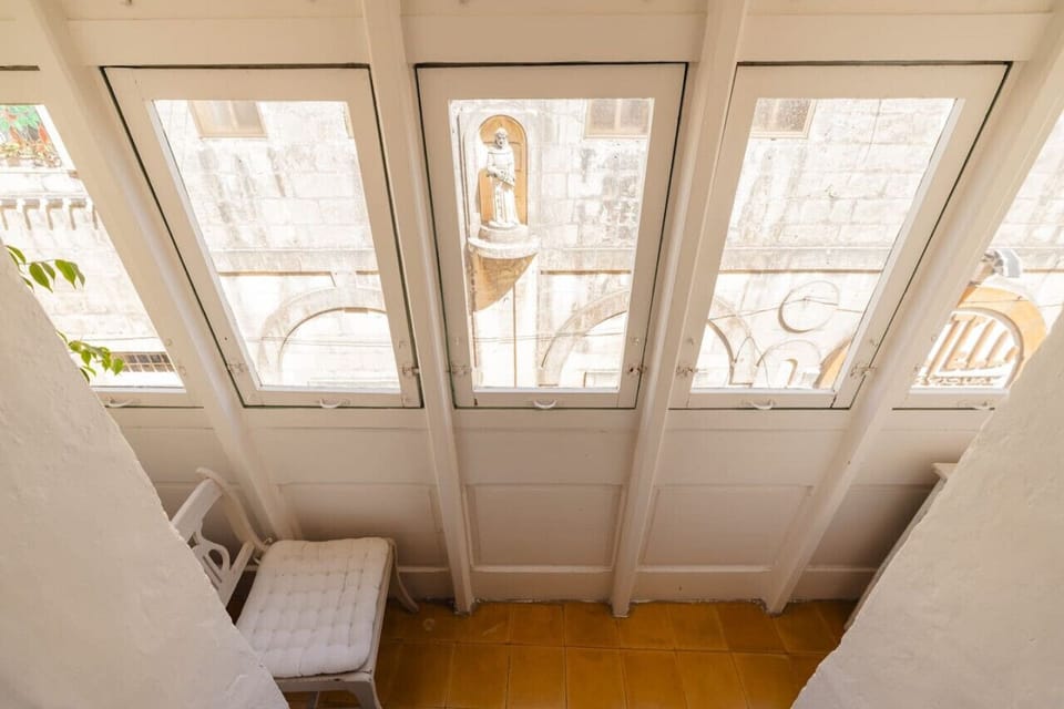 balcony