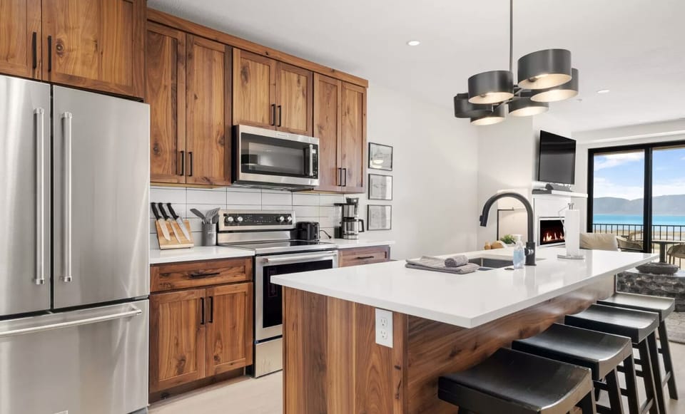 Luxury kitchen stocked with all of the essentials!