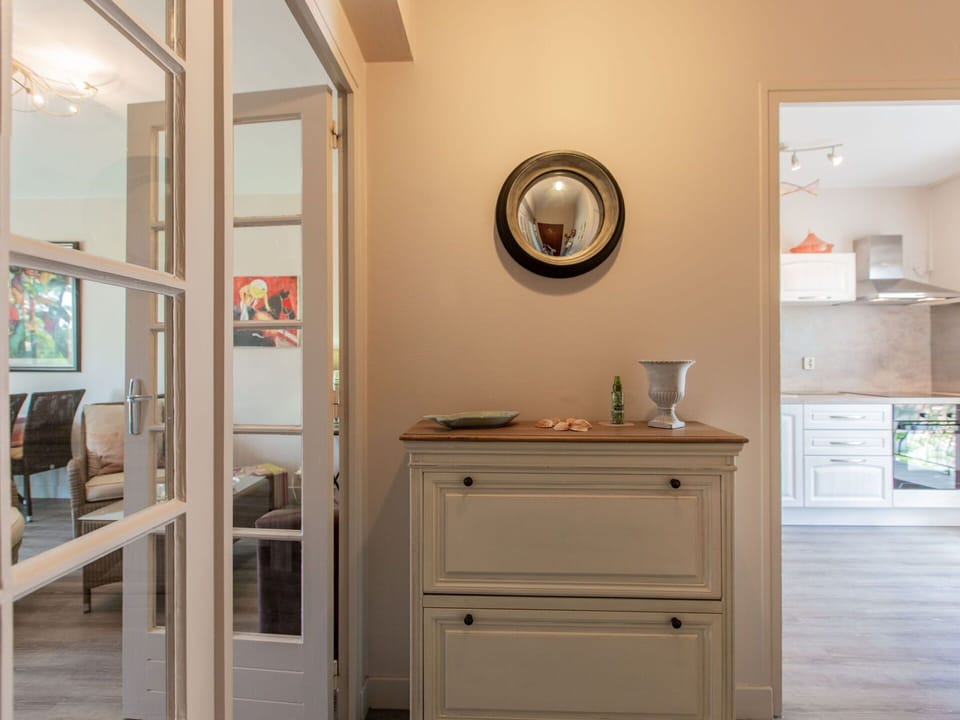 Property, Cabinetry, Building, Wood, Door, Architecture, Interior Design, Floor, House, Flooring