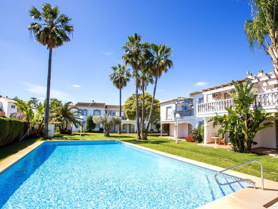 Plant, Water, Sky, Building, Cloud, Tree, Azure, Blue, Swimming Pool, Arecales