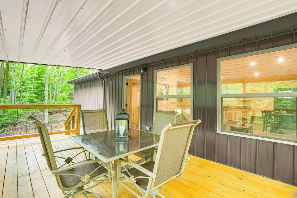 Covered Deck | Outdoor Dining Area