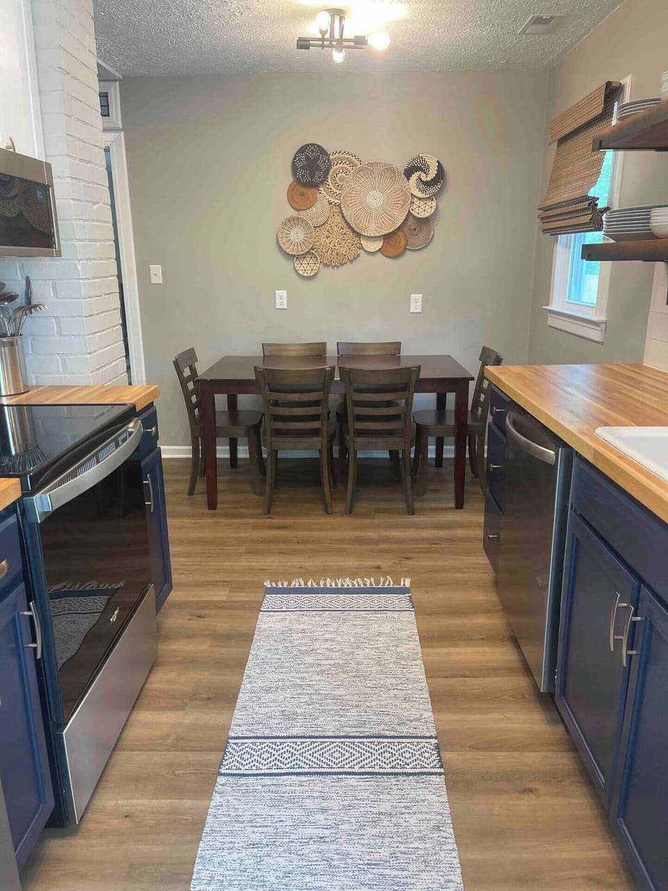 Kitchen- If you decide to stay in and cook, you will enjoy this stocked kitchen.  Pots, pans, baking sheets, blender, toaster, trash bags, paper towels, dish detergent, and more are also provided during your stay.