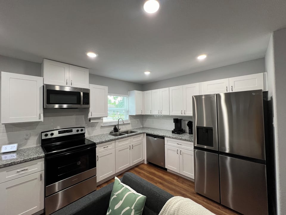 Full kitchen