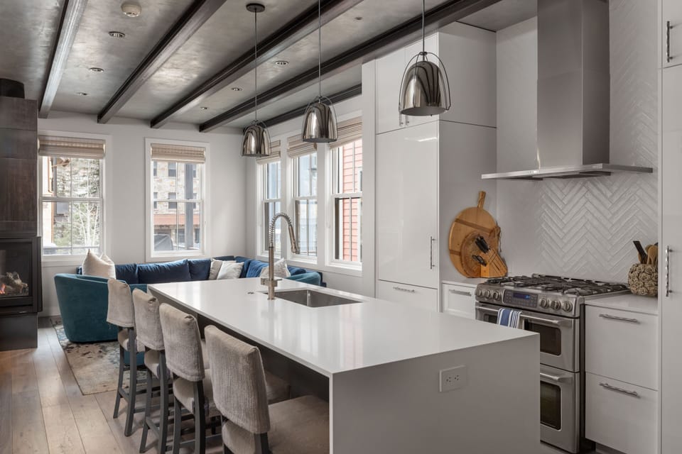 Kitchen - Gourmet kitchen with top-of-the-line appliances and amazing architectural and designer touches throughout