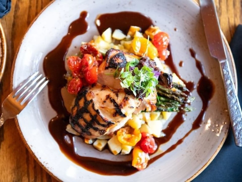 Savor chef-crafted dinner flavors with rich sauces and seasonal sides