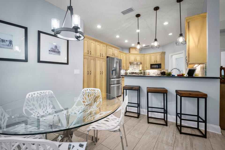Breakfast nook plus kitchen bar seats 9 and overlooks backyard