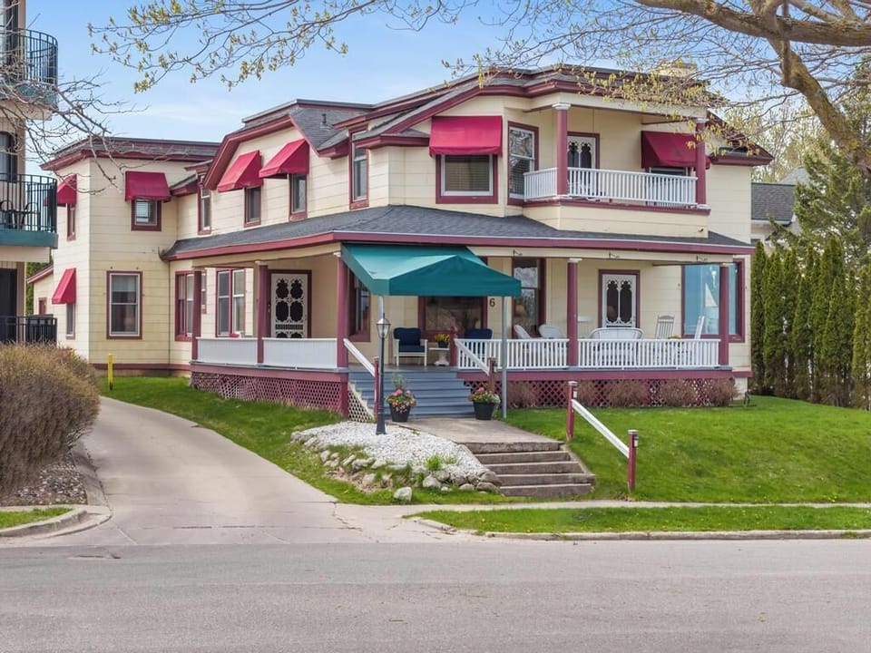 Charlevoix Lakeview Home