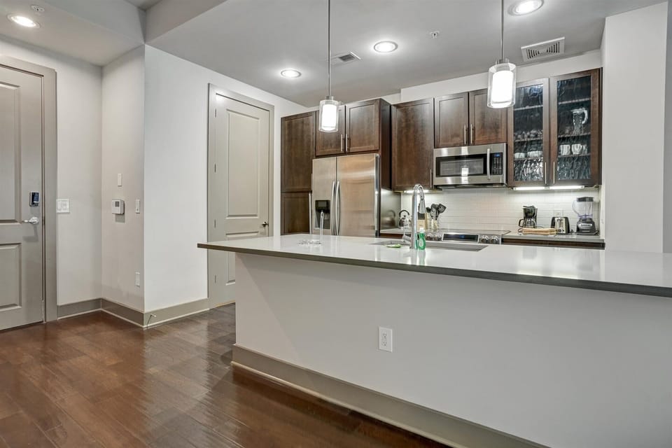 Midtown Atlanta 1 Bedroom Kitchen