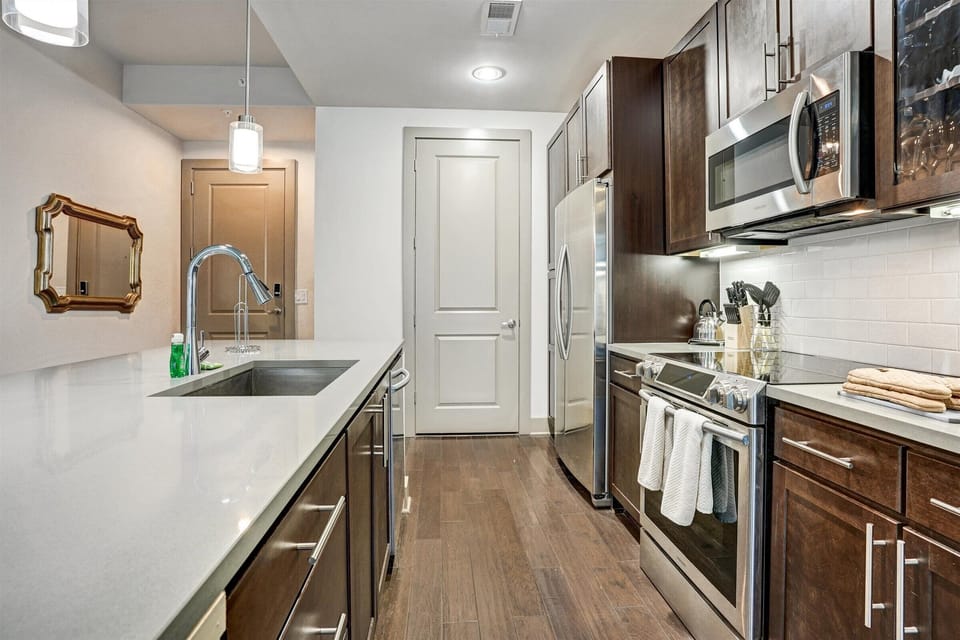 Midtown Atlanta 1 Bedroom Kitchen