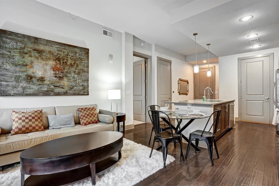Midtown Atlanta 1 Bedroom Living Room