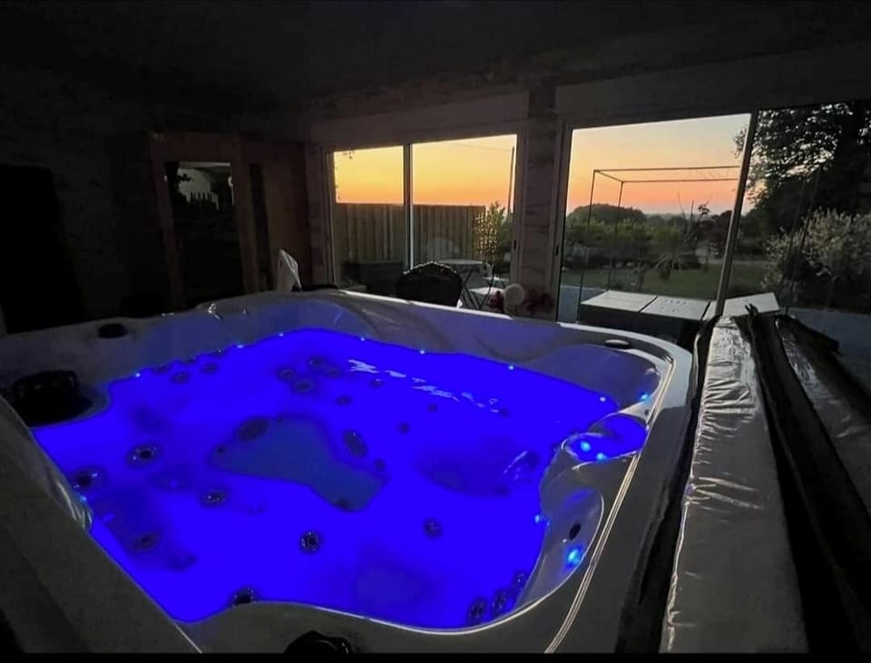 Indoor spa tub