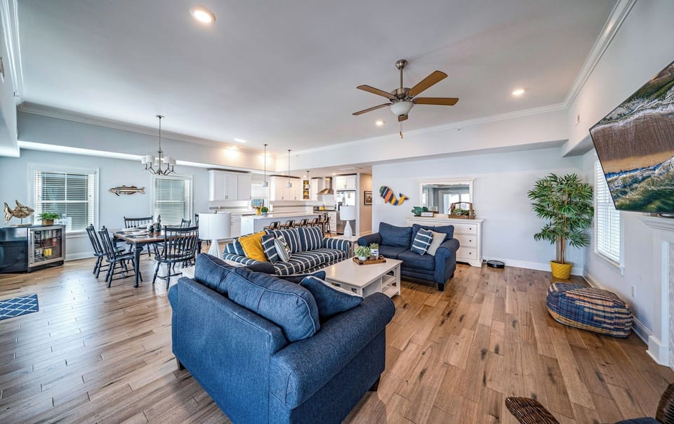 Living room area with lots of seating
