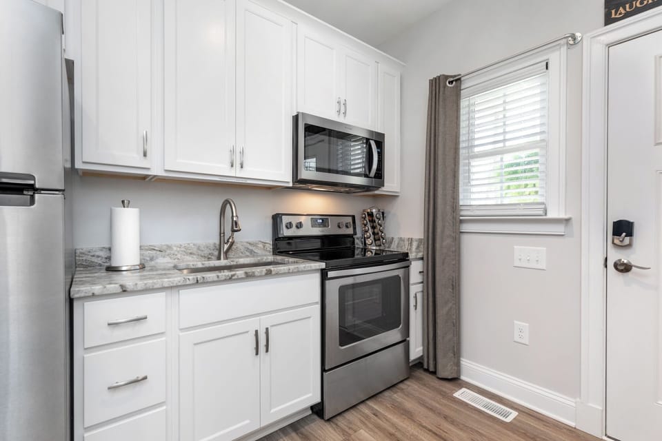 Full Kitchen in Studio