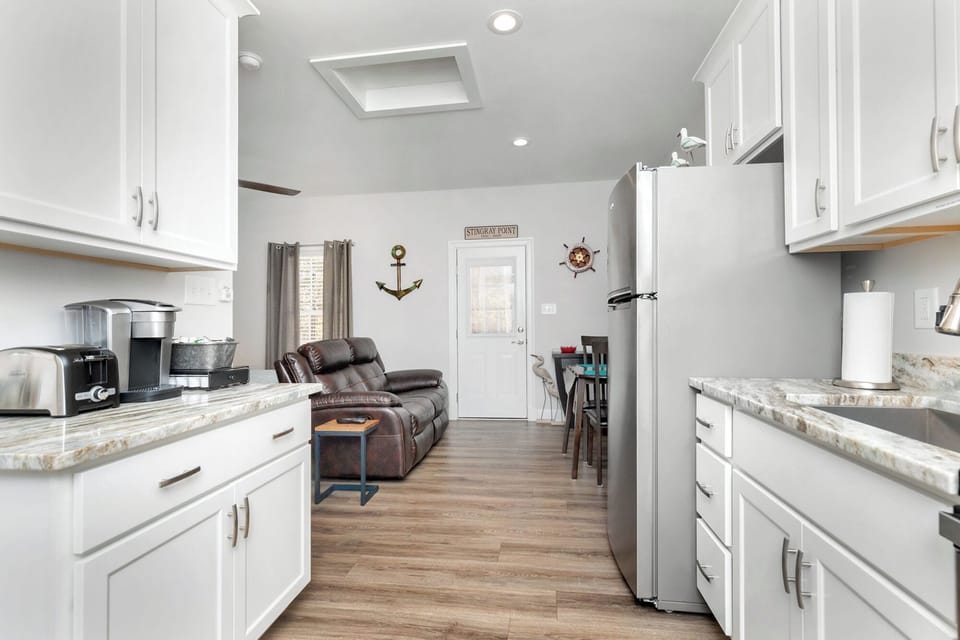 Kitchen and coffee bar