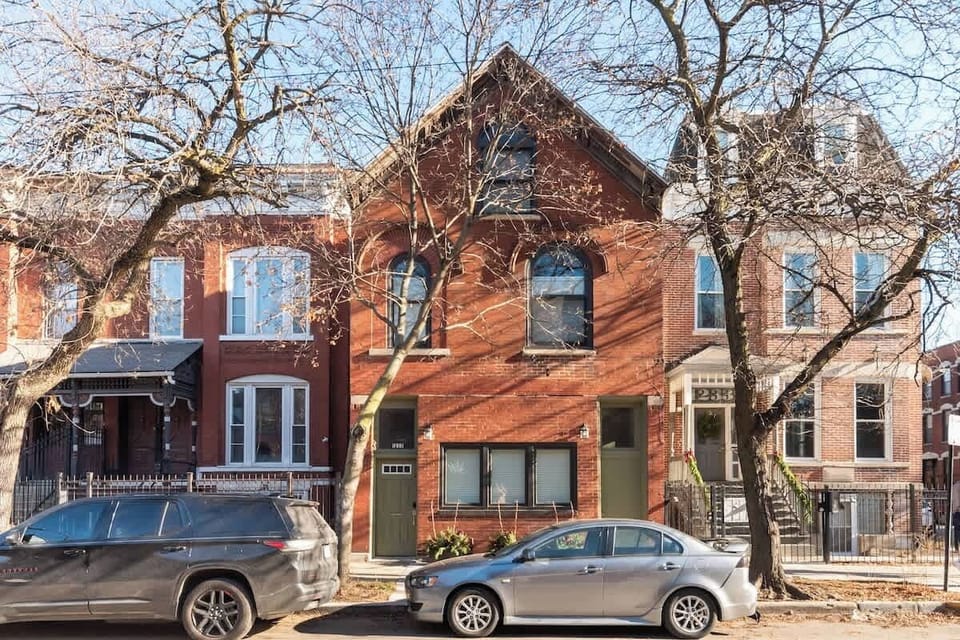 Just 4 1/2 miles from Downtown Chicago, we have the perfect home to offer.