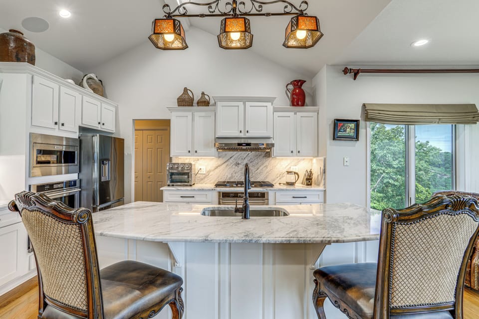 Kitchen | Main Level
